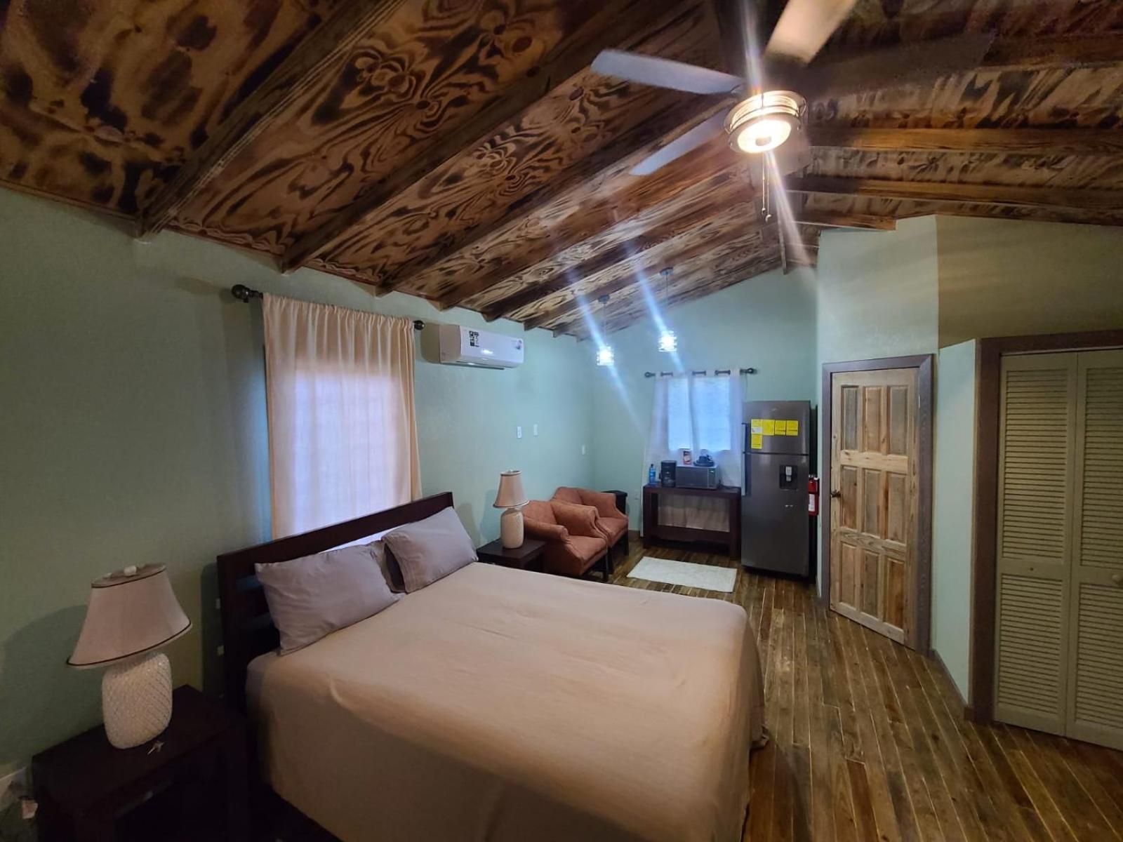 Tuquil-Ha Bed & Breakfast Ladyville Ngoại thất bức ảnh