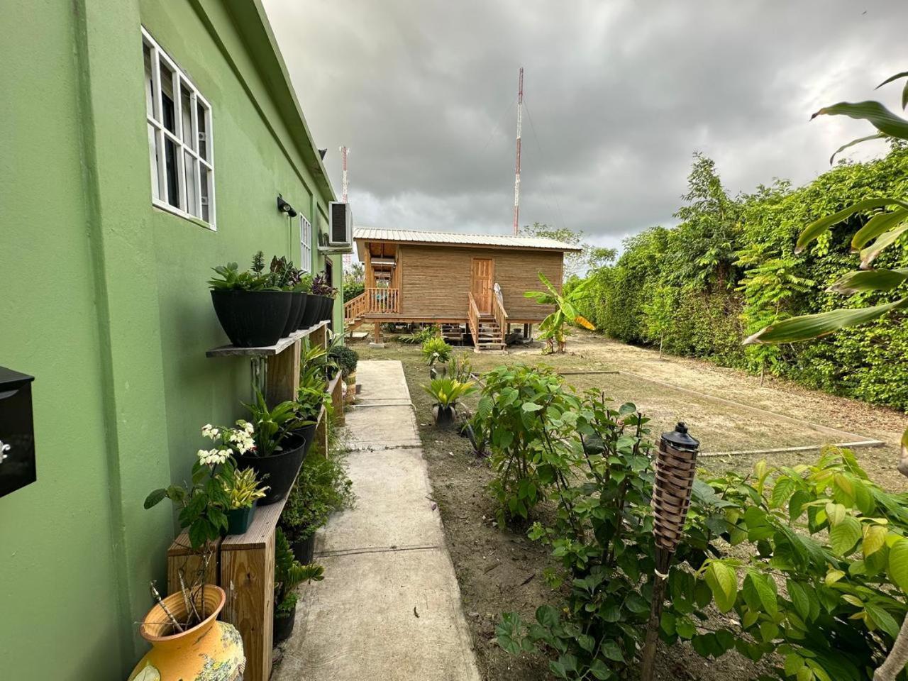 Tuquil-Ha Bed & Breakfast Ladyville Ngoại thất bức ảnh