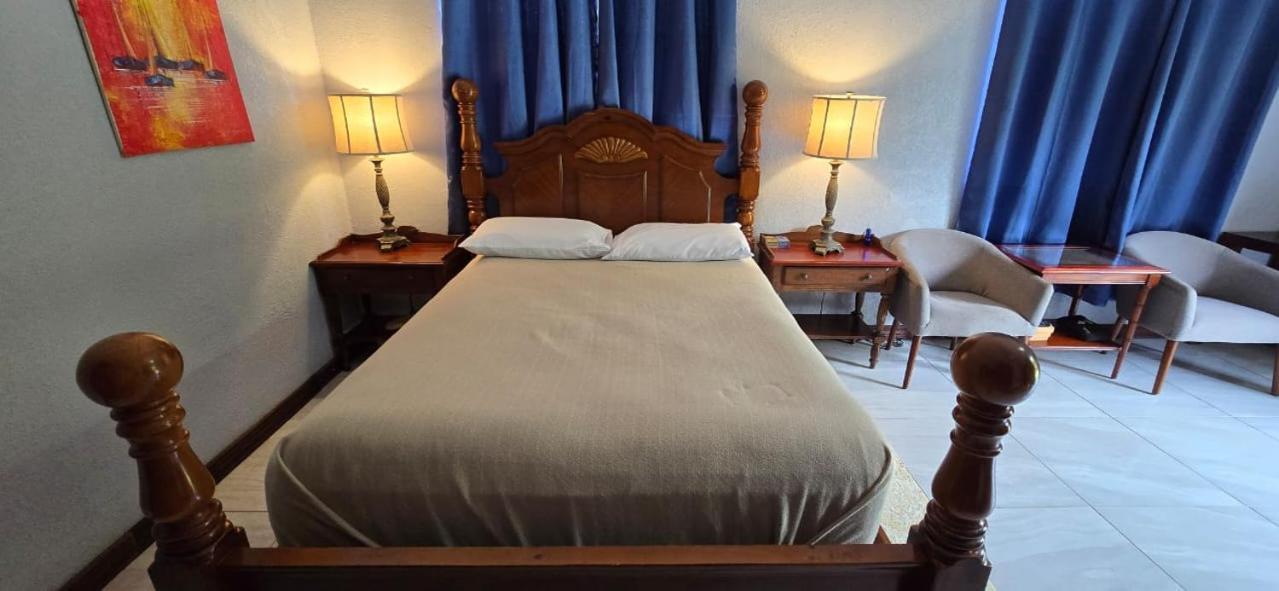 Tuquil-Ha Bed & Breakfast Ladyville Ngoại thất bức ảnh