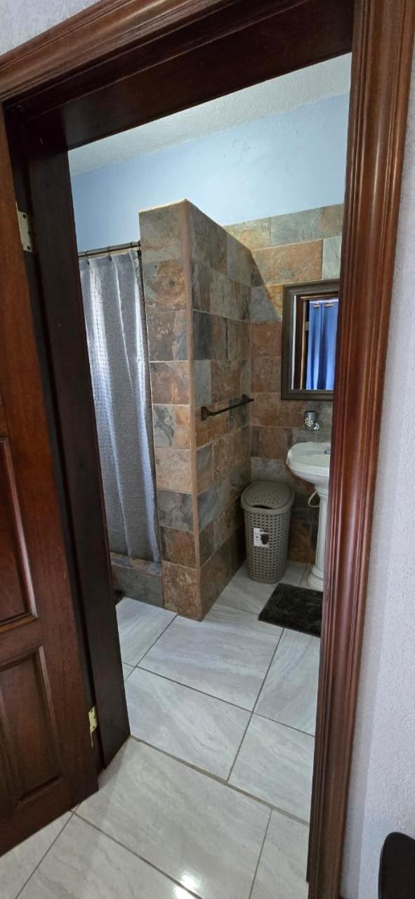 Tuquil-Ha Bed & Breakfast Ladyville Ngoại thất bức ảnh