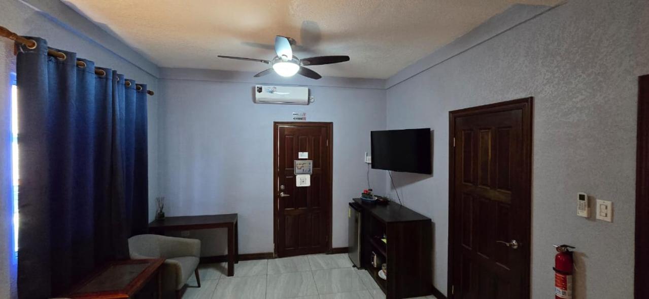 Tuquil-Ha Bed & Breakfast Ladyville Ngoại thất bức ảnh