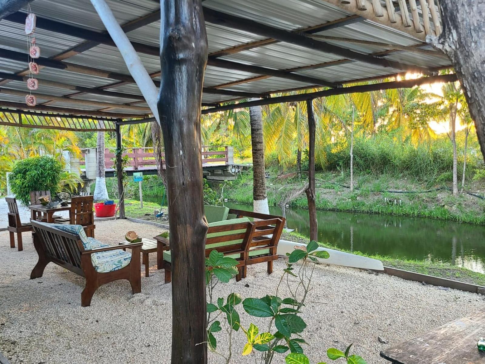 Tuquil-Ha Bed & Breakfast Ladyville Ngoại thất bức ảnh