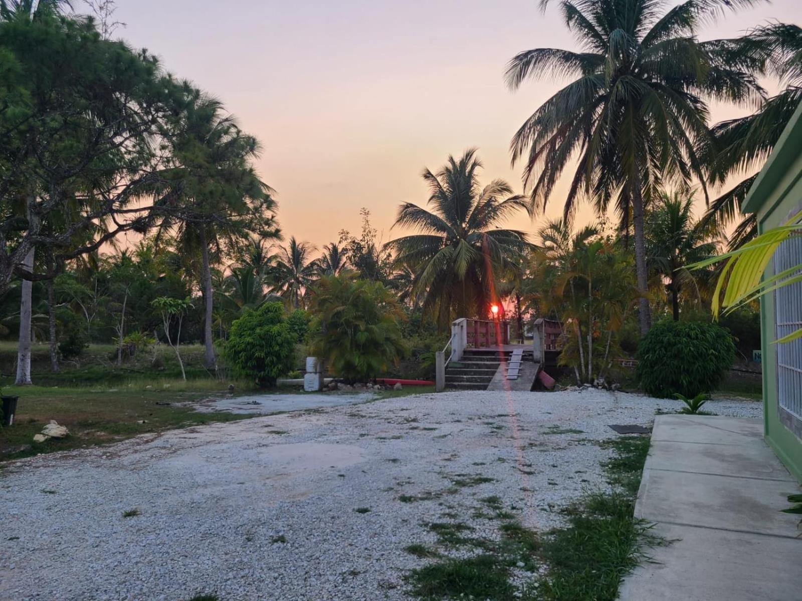 Tuquil-Ha Bed & Breakfast Ladyville Ngoại thất bức ảnh